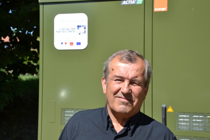 Armoire de Cazaux - Le maire Jean-Claude Tournan heureux mais impatient de voir la fibre débouler dans sa commune