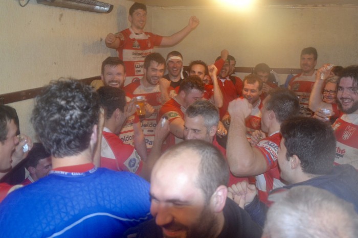 Rugby LSC - La bière coule à flot, c'est beau la victoire
