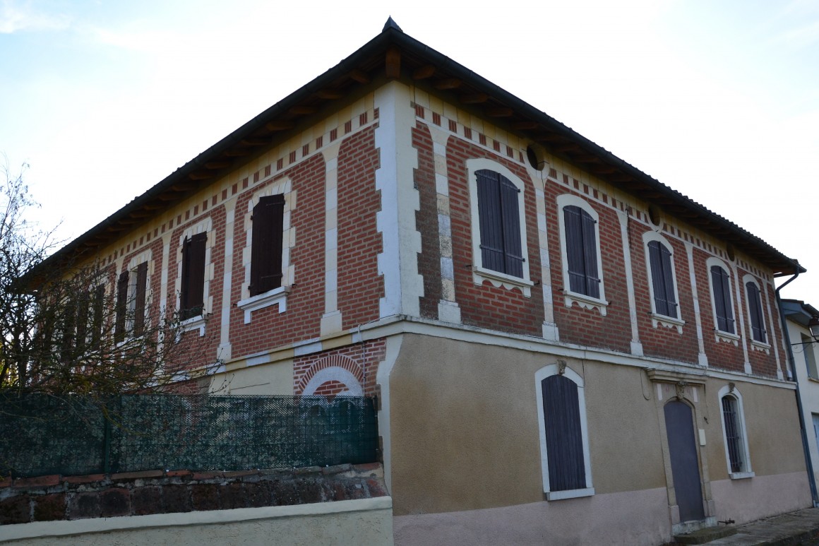 Laymont - Façade de bâtisse en centre bourg
