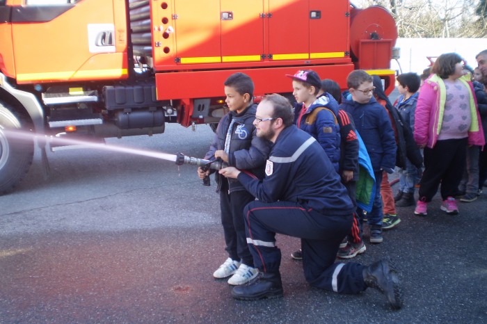 CP de Pétrarque à la caserne de Lombez - Maniement de la "petite lance" dite Lance Dévidoir Tournant