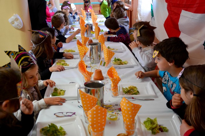 Repas carnaval  à l'école Yves Chaze de Samatan