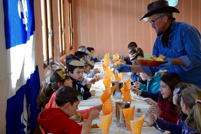 Repas carnaval  à l'école Yves Chaze de Samatan