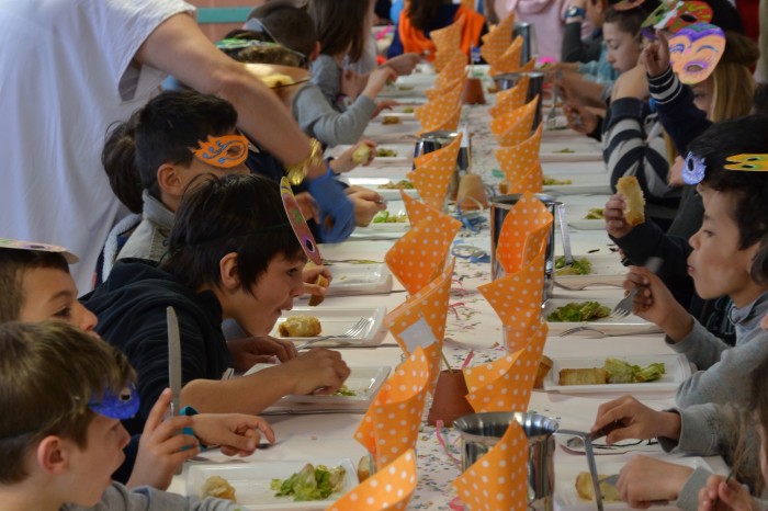 Repas carnaval  à l'école Yves Chaze de Samatan