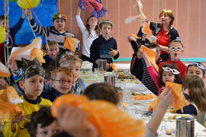 Repas carnaval  à l'école Yves Chaze de Samatan