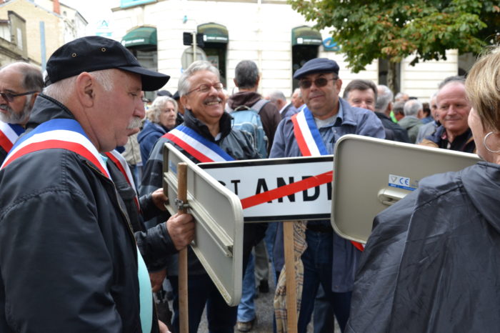 Manifestation contre la fermeture de la perception de Lombez, le 11 septembre à Auch