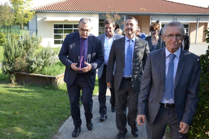 Visite du secrétaire général de la préfecture à Polastron - Visite de l'école
