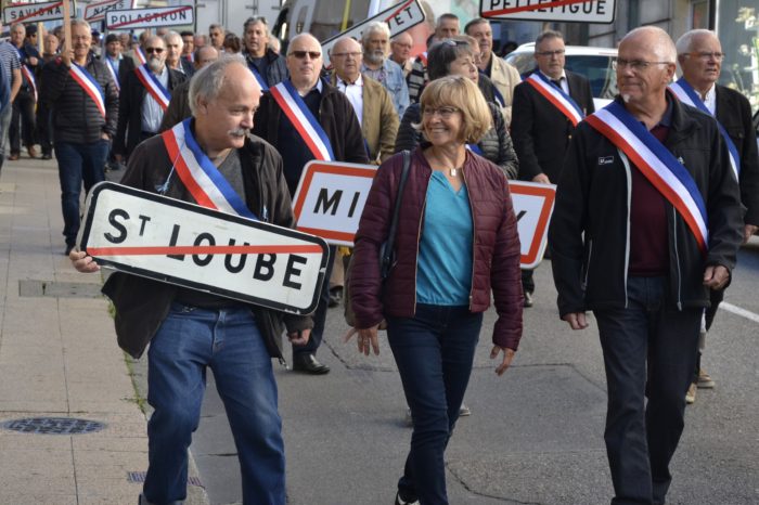 Manifestation du 27 septembre 2017 à Auch - Les élus du Savès ont participé en nombre à la manifestation pour le maintien des perceptions de Lombez et de quatre autres communes.
