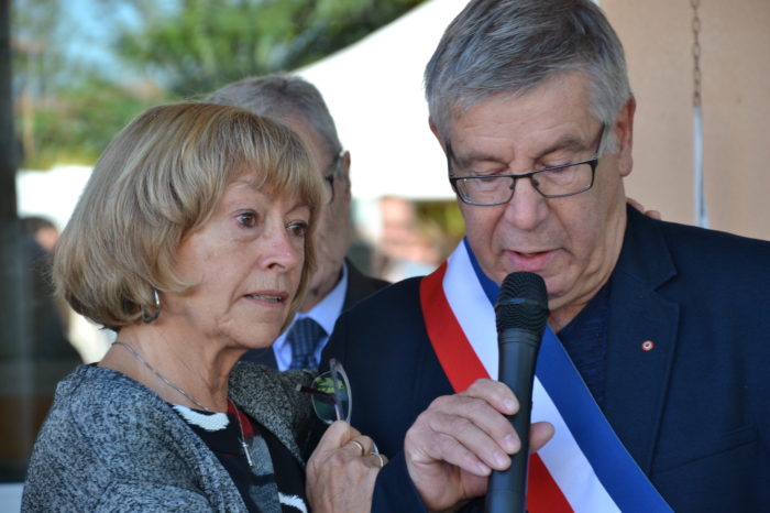 Ecole de Monblanc - octobre 2017 - Yvette Ribes et l'actuel maire Alain Gateau unis dans le chagrin
