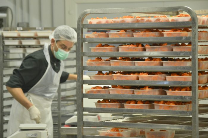 Visite cuisine centrale d'API - décembre 2017 - Barquettes pesées prêtes à passer en chambre froide
