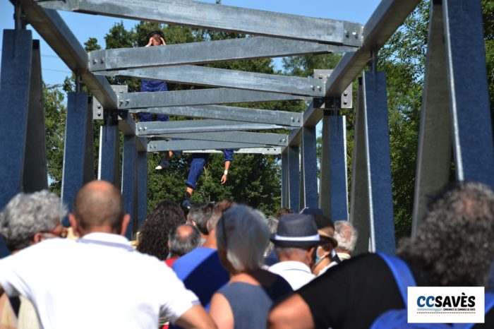 Lombez- Un été dans le Savès juillet 2021-9 - Un public dubitatif devant les acrobates 