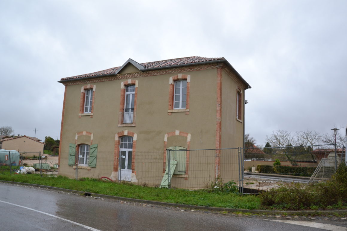 L'ancienne épicerie en bord de départementale