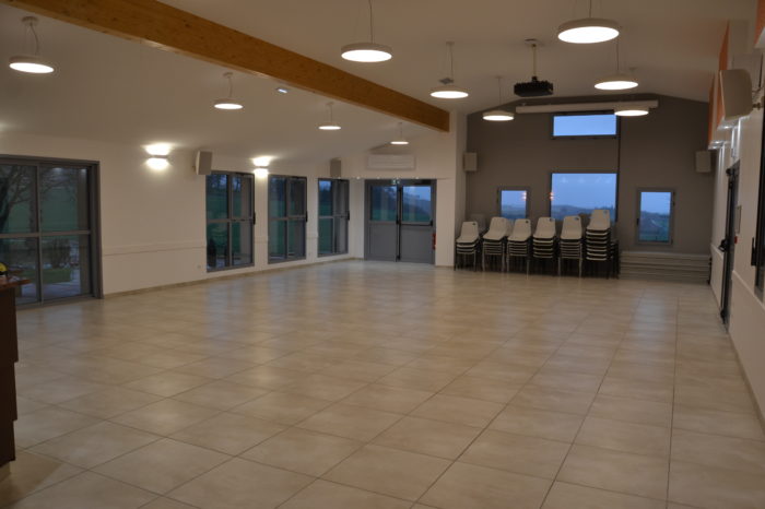 EC14E0E1-251D-4667-99E0-51CF828518E0 - La salle des fêtes EC14E0E1-251D-4667-99E0-51CF828518E0 - La salle des fêtes