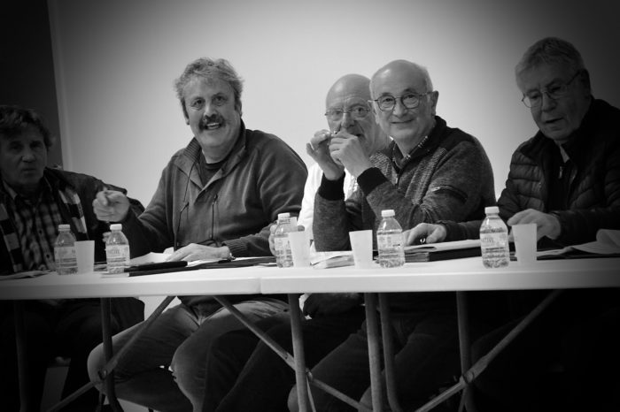 Jean-Luc Mimouni - Jean-Luc Mimouni (2ème en partant de la gauche) vindicatif. Jean-Luc Mimouni - Jean-Luc Mimouni (2ème en partant de la gauche) vindicatif.