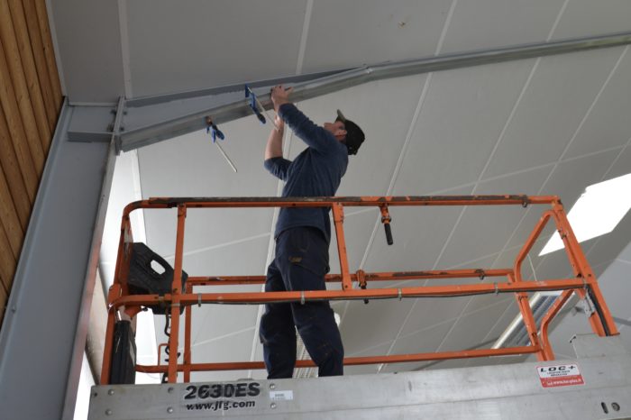 Chantier école provisoire 23 avril 2024 - Pose des rails Chantier école provisoire 23 avril 2024 - Pose des rails