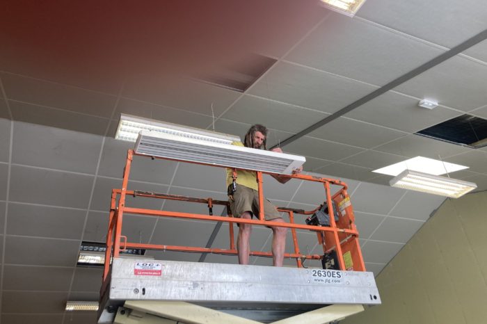 Chantier école 3 mai 2024 - Installation du chauffage au plafond Chantier école 3 mai 2024 - Installation du chauffage au plafond