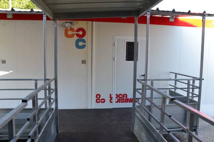 5Chantier école provisoire - 15 juillet 2024. - Passerelle d'accès entre la cuisine et le réfectoire 5Chantier école provisoire - 15 juillet 2024. - Passerelle d'accès entre la cuisine et le réfectoire