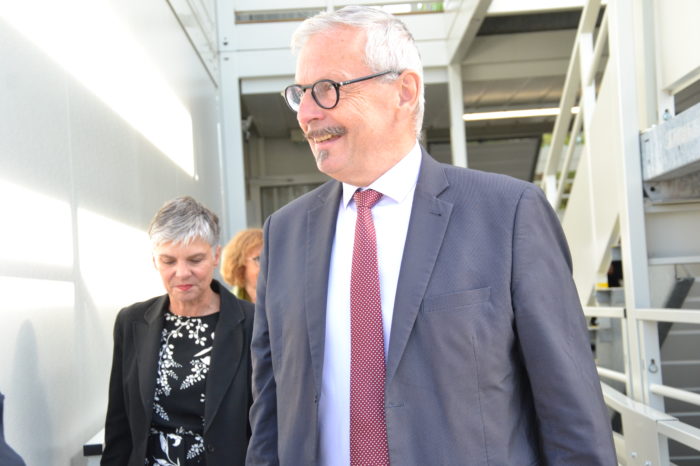 0A1C26E7-86E1-47D6-8535-CF265C8824F5 - Le député Jean-René Cazeneuve et l'inspectrice académique, Virginie Ménard. 0A1C26E7-86E1-47D6-8535-CF265C8824F5 - Le député Jean-René Cazeneuve et l'inspectrice académique, Virginie Ménard.